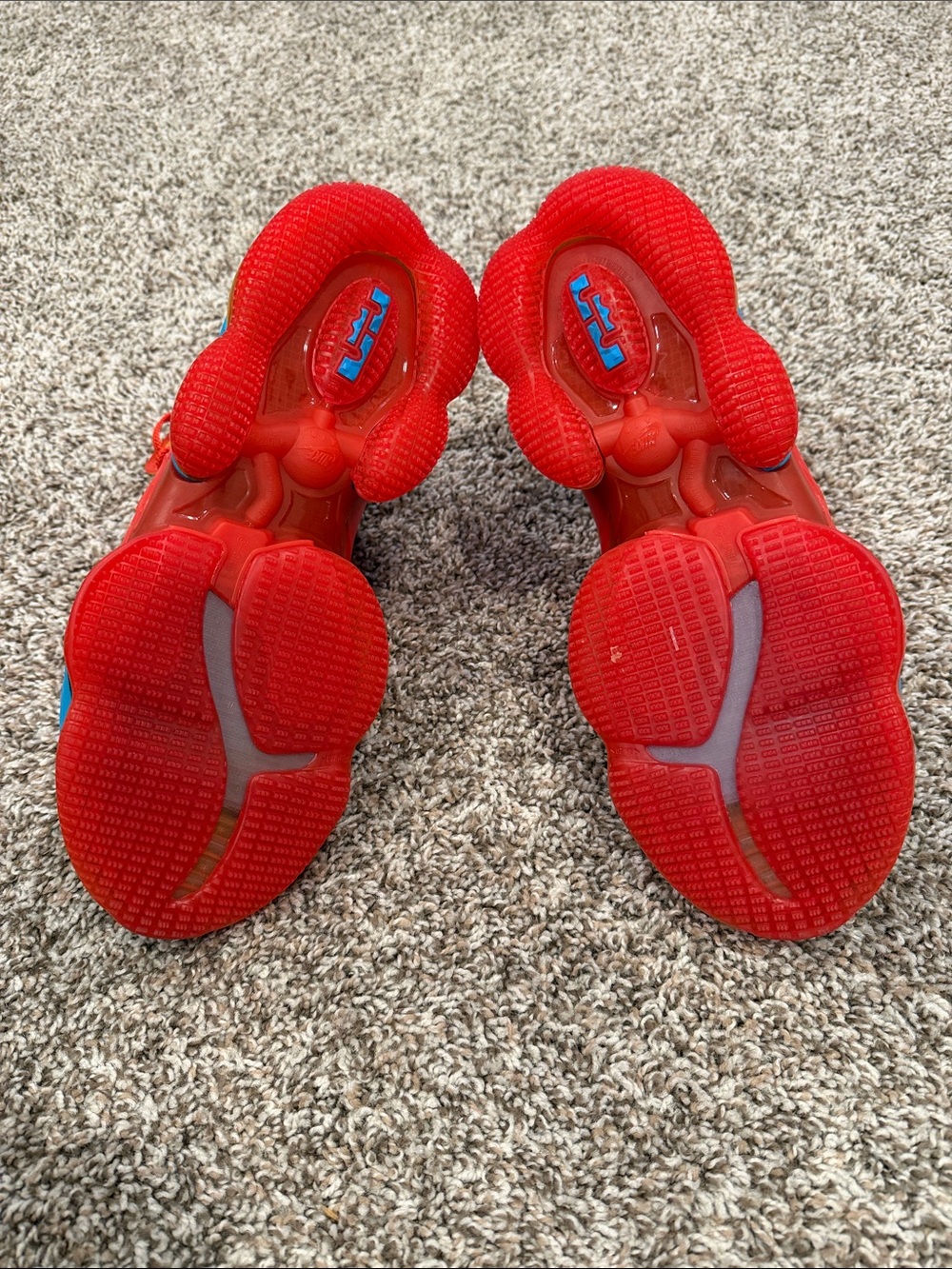Nike LeBron 19 Tune Squad - Picture 6 of 7